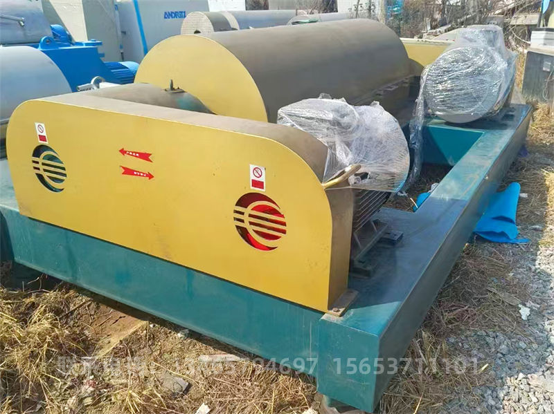 污泥脫水離心機(jī).jpg 污泥脫水離心機(jī).jpg