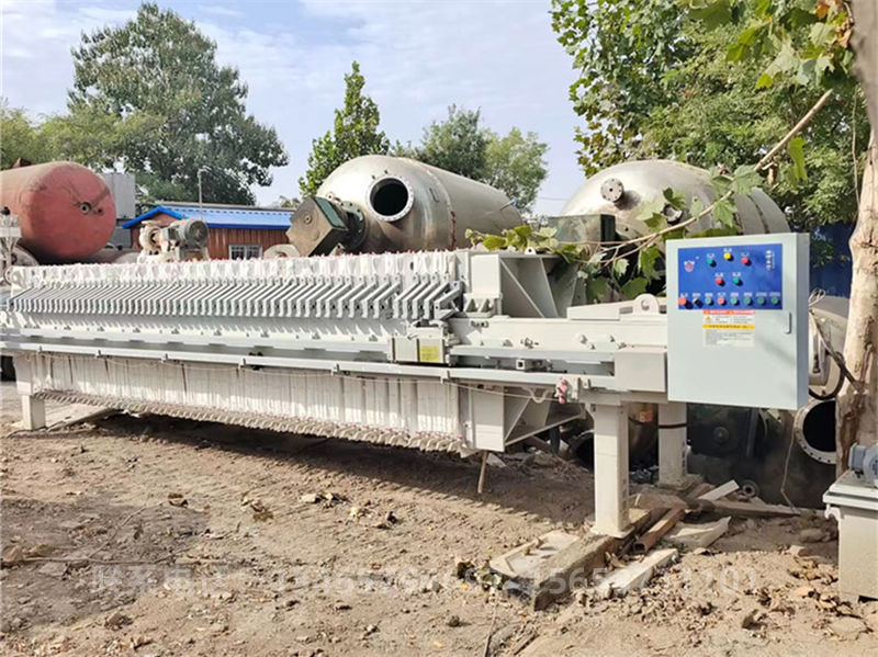 全自動(dòng)隔膜壓濾機(jī)..jpg 全自動(dòng)隔膜壓濾機(jī)..jpg