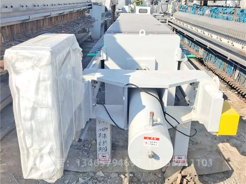 全自動(dòng)廂式壓濾機(jī)..jpg 全自動(dòng)廂式壓濾機(jī)..jpg