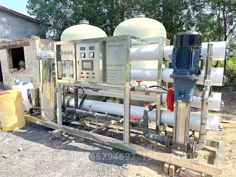 RO反滲透純水機(jī)組.jpg RO反滲透純水機(jī)組.jpg