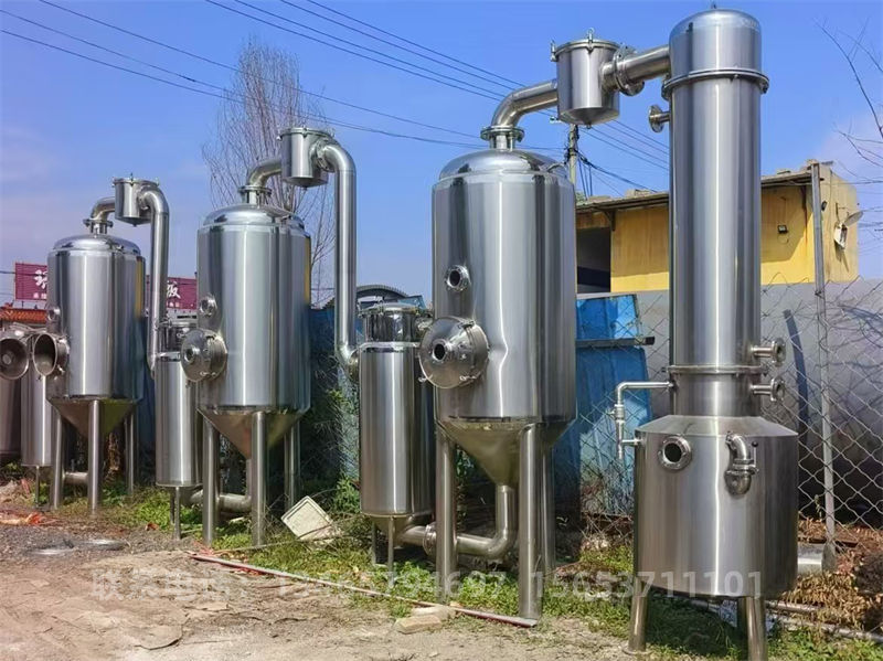 三效濃縮蒸發(fā)器.jpg 三效濃縮蒸發(fā)器.jpg