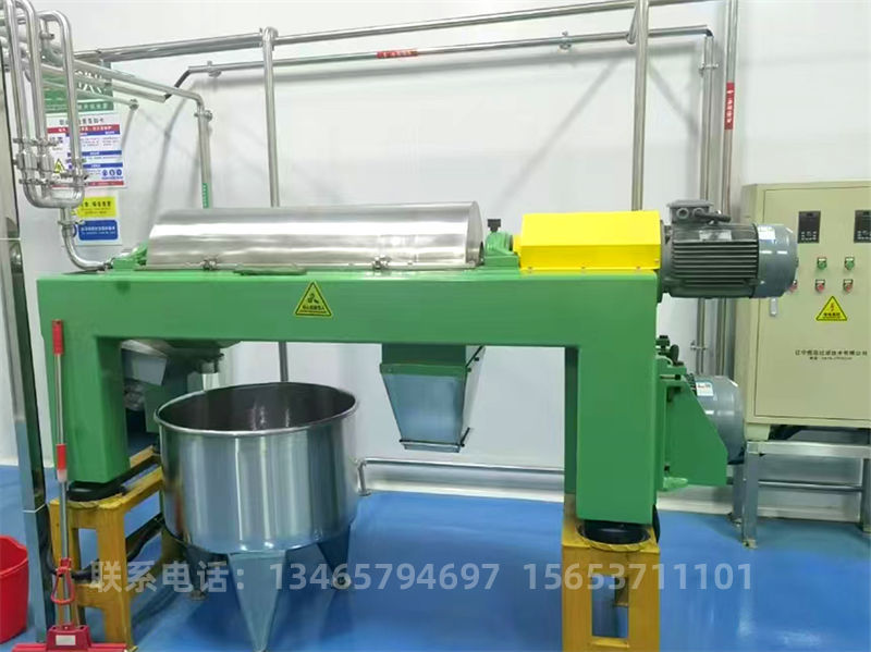 臥式螺旋沉降離心機1..jpg 臥式螺旋沉降離心機1..jpg