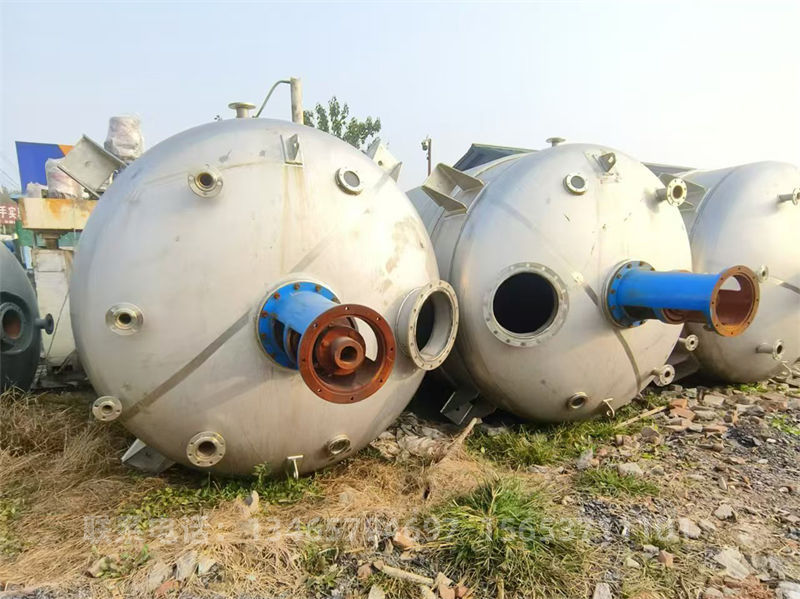 不銹鋼反應釜..jpg 不銹鋼反應釜..jpg