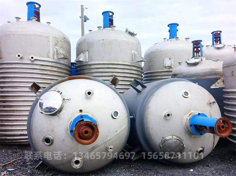 不銹鋼夾套反應釜.jpg 不銹鋼夾套反應釜.jpg