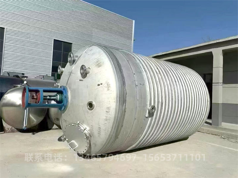 不銹鋼盤管反應釜..jpg 不銹鋼盤管反應釜..jpg