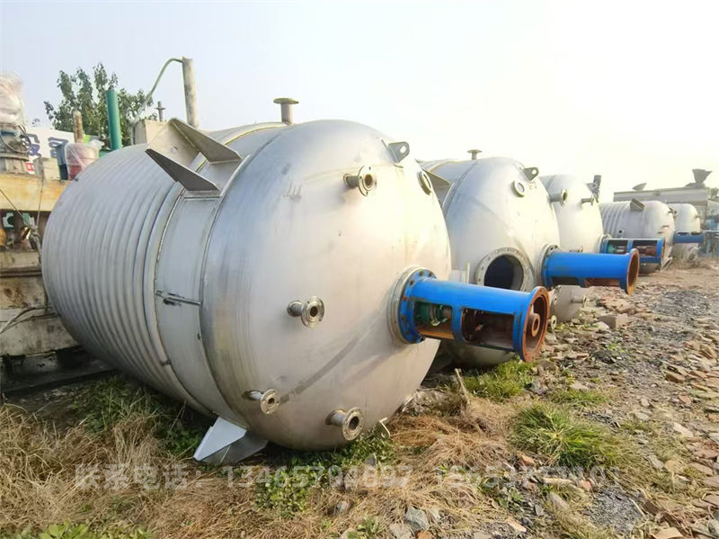 不銹鋼外盤管反應(yīng)釜1..jpg 不銹鋼外盤管反應(yīng)釜1..jpg