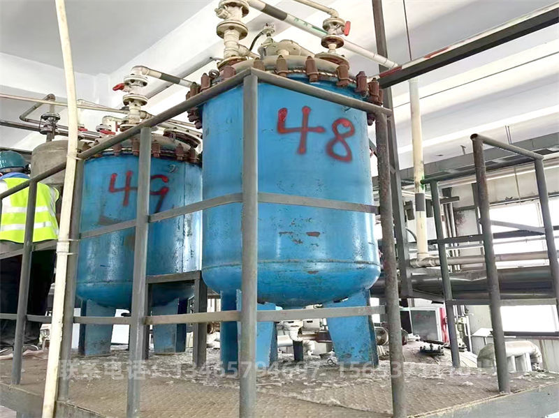 化工設(shè)備.jpg 化工設(shè)備.jpg