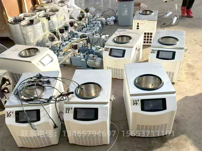 實驗室小型凍干機.jpg 實驗室小型凍干機.jpg