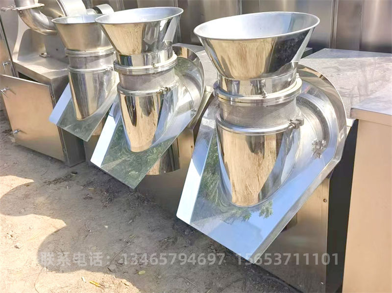 300L型旋轉(zhuǎn)制粒機(jī).jpg 300L型旋轉(zhuǎn)制粒機(jī).jpg