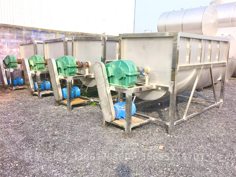 不銹鋼螺帶混合機(jī).jpg 不銹鋼螺帶混合機(jī).jpg