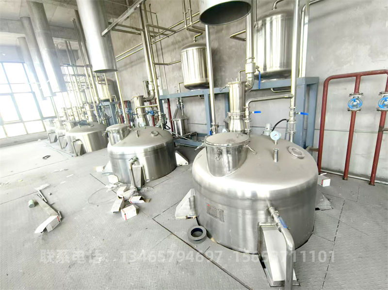 6000L靜態(tài)提取罐.jpg 6000L靜態(tài)提取罐.jpg