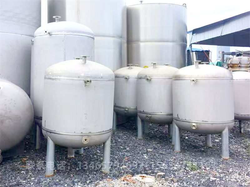 小型不銹鋼壓力儲(chǔ)罐.jpg 小型不銹鋼壓力儲(chǔ)罐.jpg