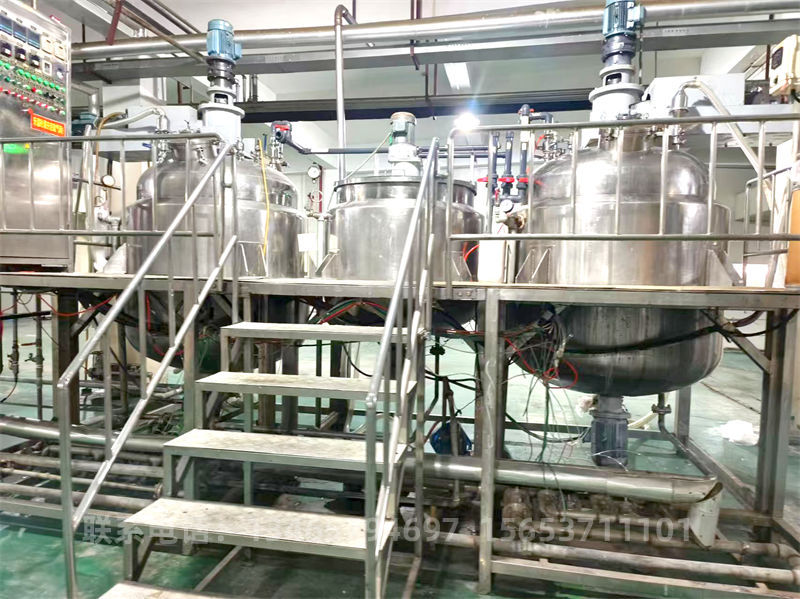 500型真空乳化罐.jpg 500型真空乳化罐.jpg