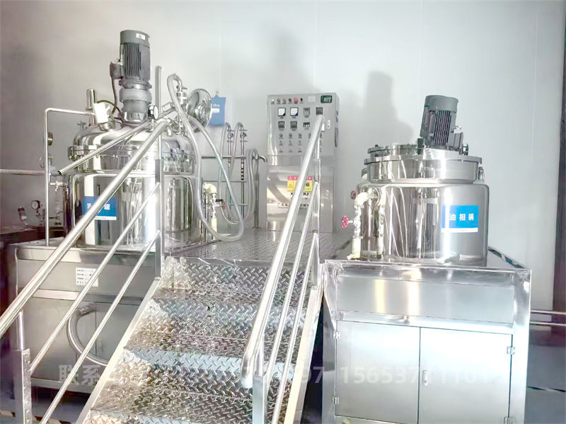 200型真空乳化罐.jpg 200型真空乳化罐.jpg