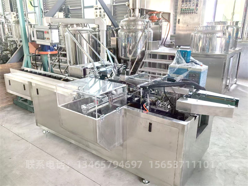 藥品裝盒機(jī)1.jpg 藥品裝盒機(jī)1.jpg